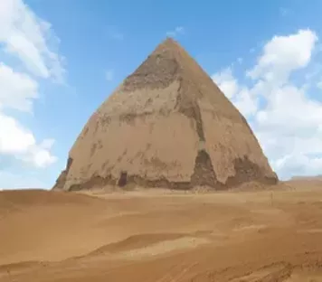 La Pirámide Acodada